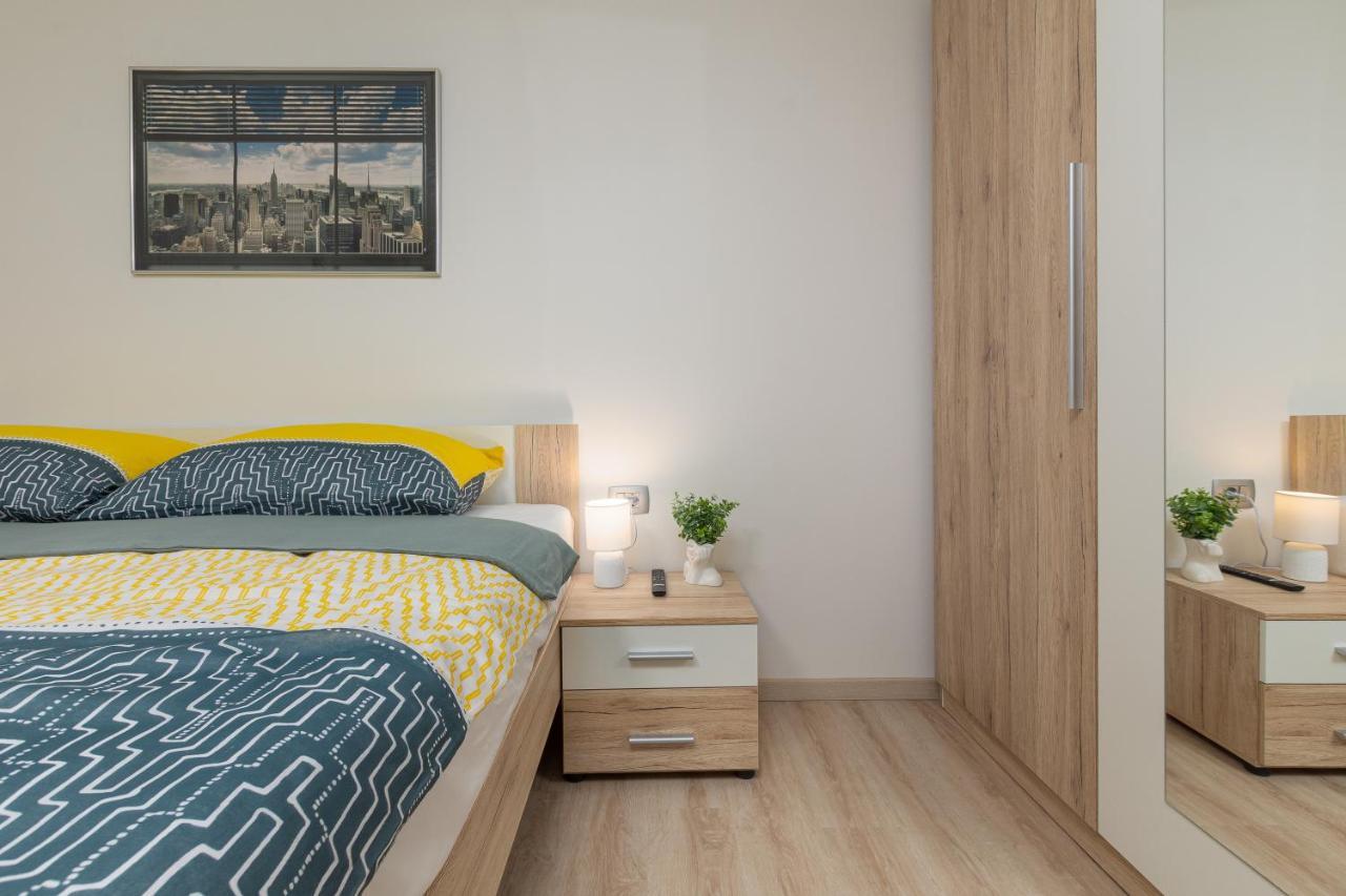 Apartment Ena Near Pula Amphitheater מראה חיצוני תמונה
